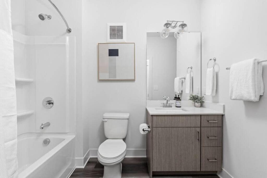 Dream Apartment Near Whole Foods Cozysuites Индианаполис Екстериор снимка