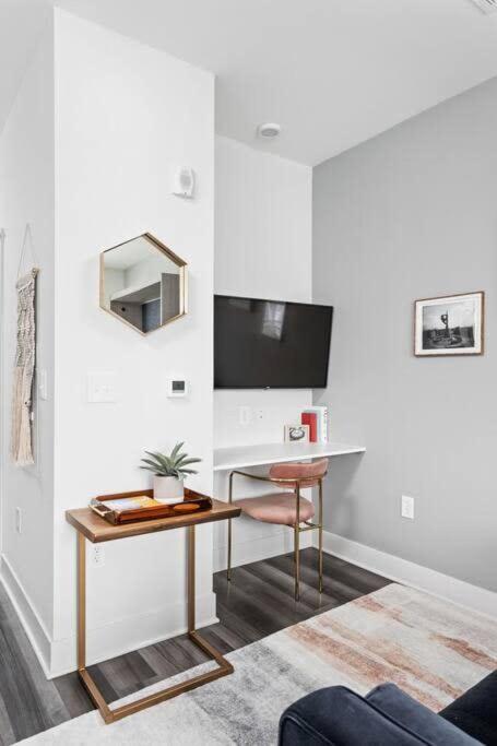 Dream Apartment Near Whole Foods Cozysuites Индианаполис Екстериор снимка