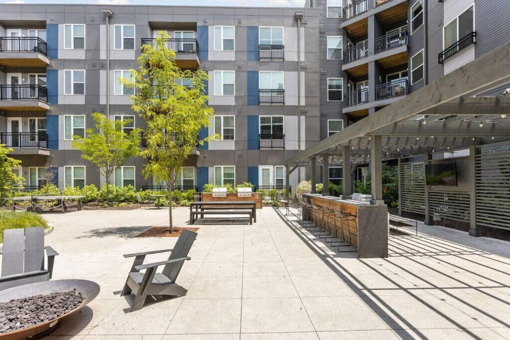 Dream Apartment Near Whole Foods Cozysuites Индианаполис Екстериор снимка